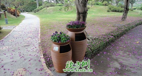  園林景區(qū)環(huán)保的選擇，玻璃鋼帶花盆垃圾桶