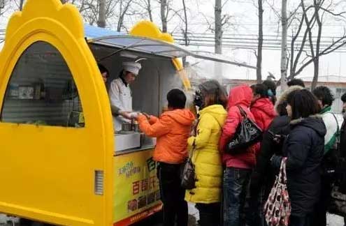 書報(bào)亭、早餐車，甚至垃圾桶都有二維碼“身份證”了。